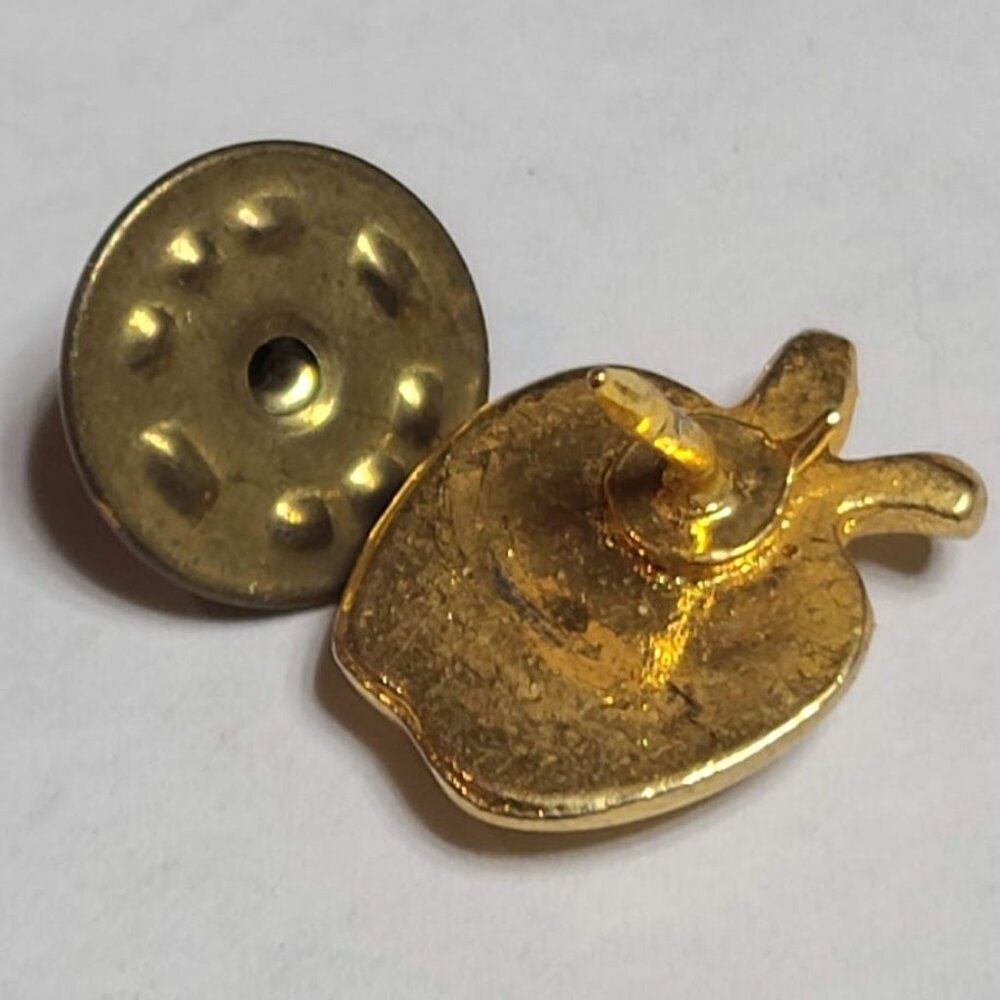 Vintage Gold Tone Apple Lapel Pin Teacher Appreciation Tie Tack Jewelry - Picture 4 of 5